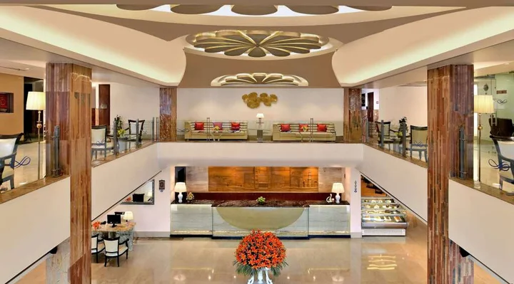 Нью-Дели: Taurus Sarovar Portico