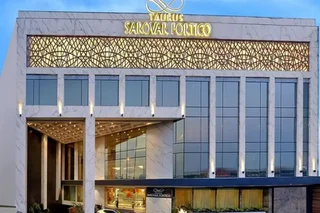 Нью-Дели: Taurus Sarovar Portico