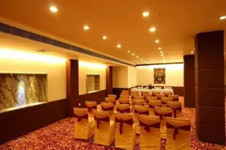 Нью-Дели: Taurus Sarovar Portico