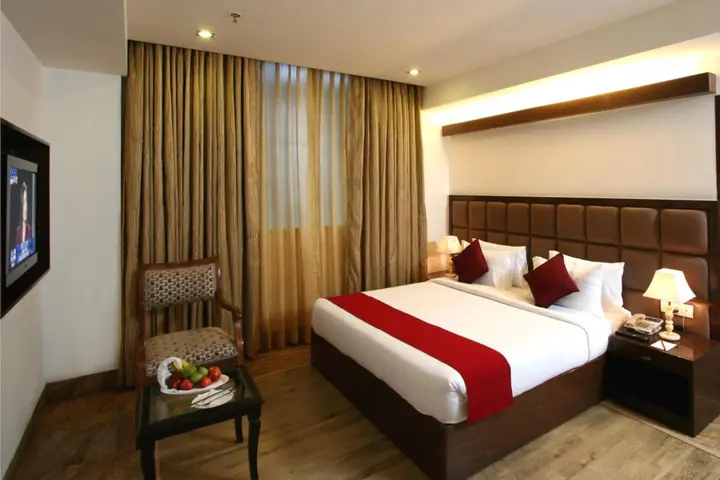 Нью-Дели: Taurus Sarovar Portico