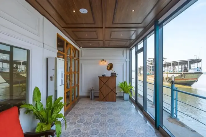 Колката: Polo Floatel Kolkata