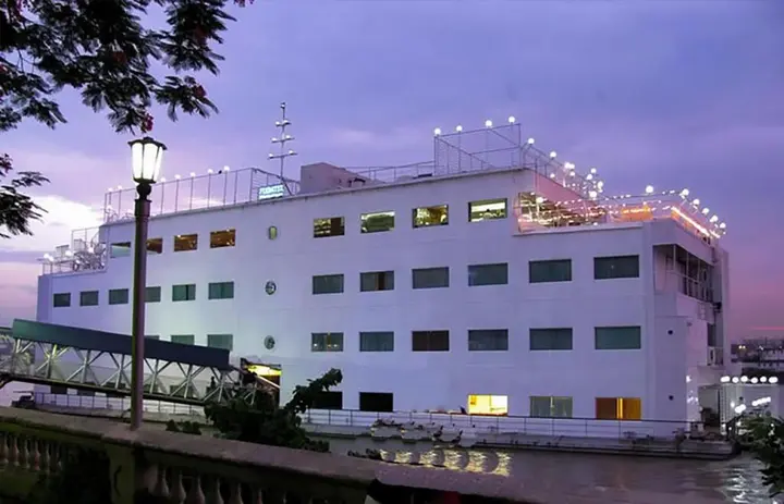 Колката: Polo Floatel Kolkata