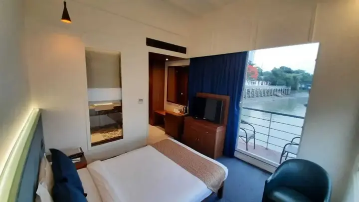 Колката: Polo Floatel Kolkata