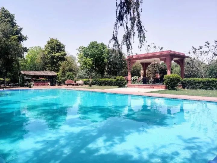 Дауса: Umaid Lake Palace