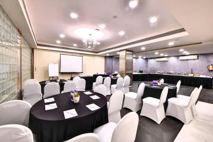 Ахмедабад: The Fern Residency Ahmedabad, Subhash Bridge, Series by Marriott