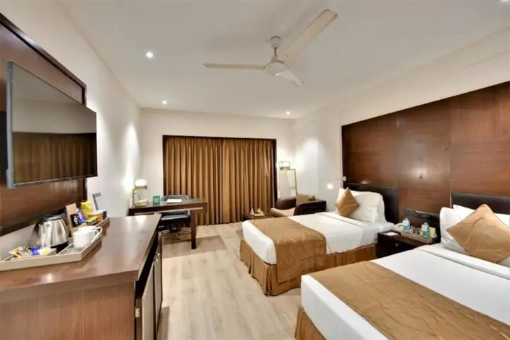 Ахмедабад: The Fern Residency Ahmedabad, Subhash Bridge, Series by Marriott