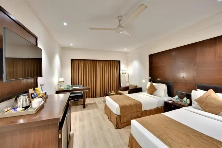 Ахмедабад: The Fern Residency Ahmedabad, Subhash Bridge, Series by Marriott