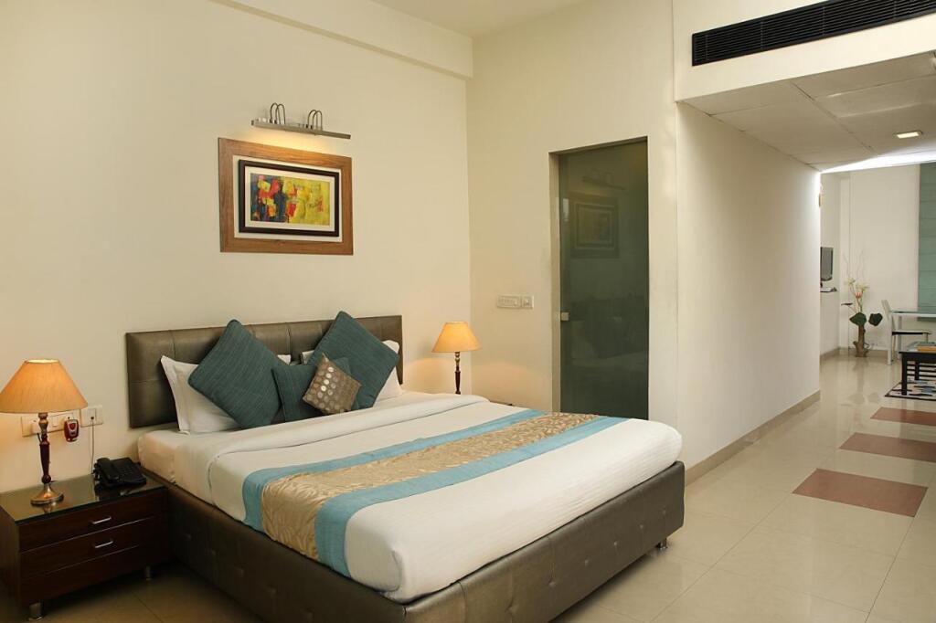 Гуруграм: Ahuja Residency, Dlf Phase II