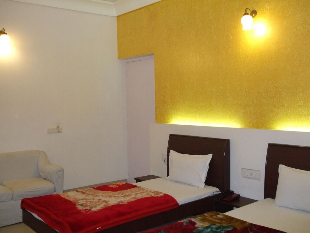 Лудхиана: Hotel Samrat