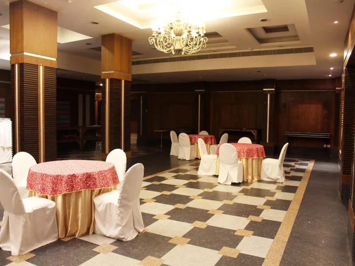 Фаридабад: K Hotel