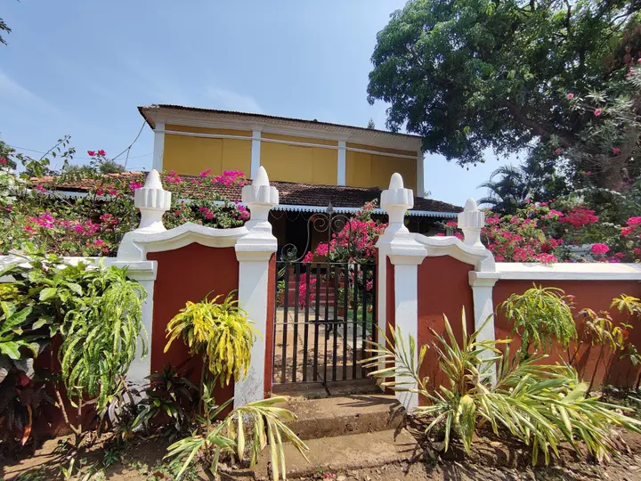 Анджуна: Granpa's Inn Hotel Bougainvillea