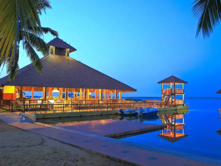 Пувар: Estuary Sarovar Premiere , Poovar Island