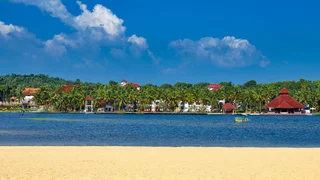 Пувар: Estuary Sarovar Premiere , Poovar Island