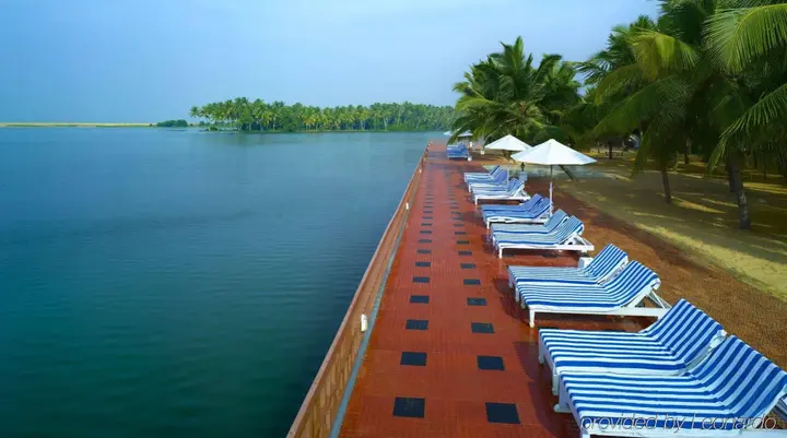 Пувар: Estuary Sarovar Premiere , Poovar Island