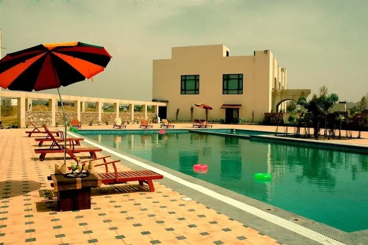 Джайпур: Cambay Resort Jamdoli