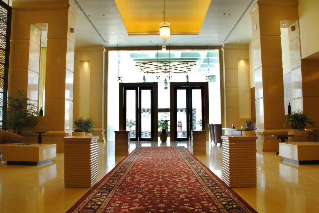 Кукас: Cambay Grand