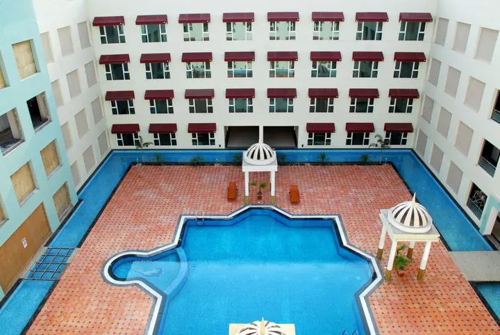 Кукас: Cambay Grand