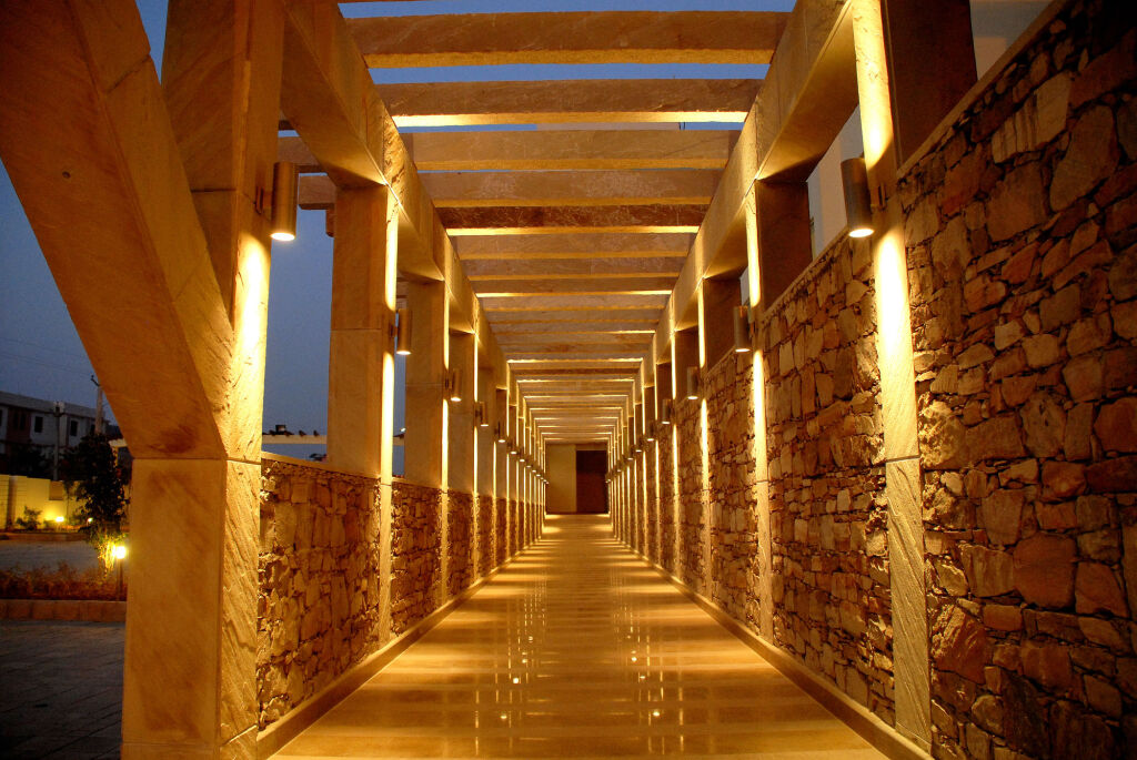 Кукас: Cambay Grand