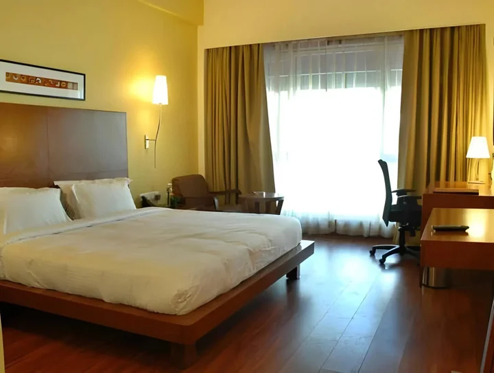 Кукас: Cambay Grand