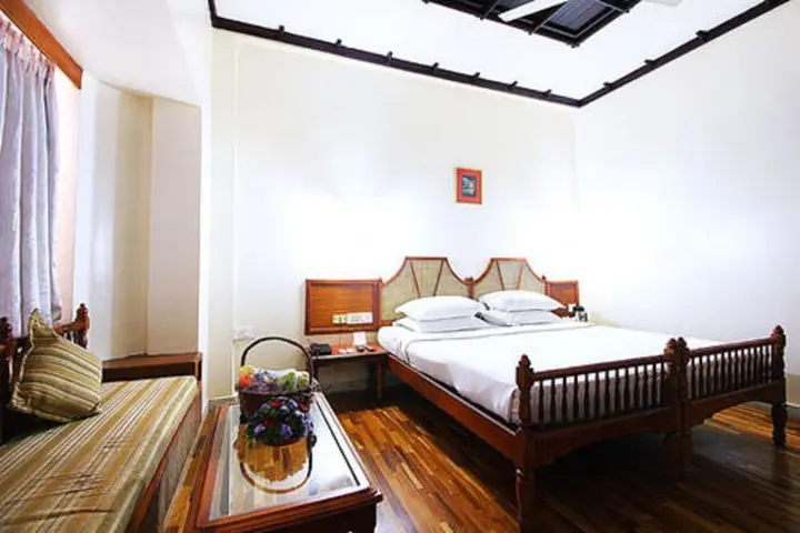 Коччи: The Woods Manor MG Road