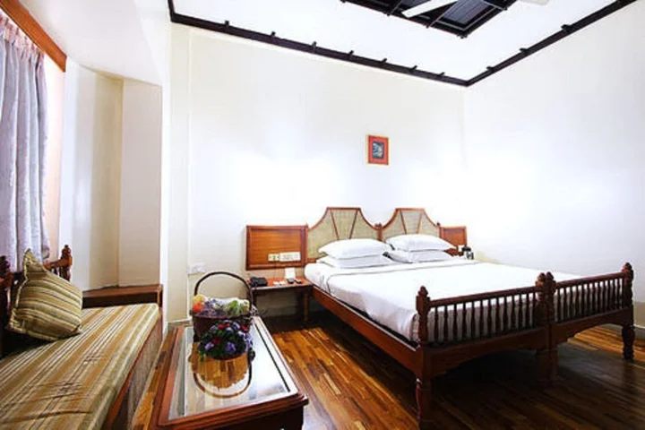 Коччи: The Woods Manor MG Road