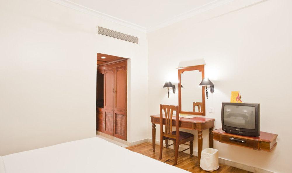 Коччи: The Woods Manor MG Road