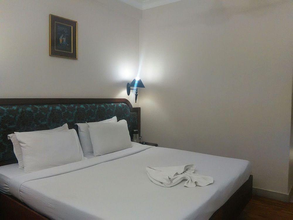 Коччи: The Woods Manor MG Road