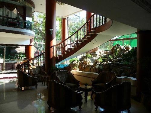 Коччи: The Woods Manor MG Road