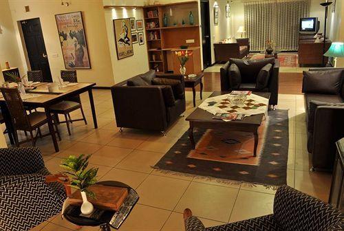 Бангалор: Sterling Suites - Langford Town