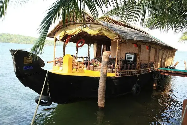 Коллам: Cambay Palm Lagoon