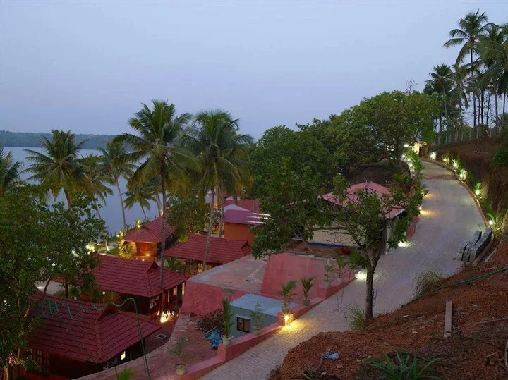 Коллам: Cambay Palm Lagoon