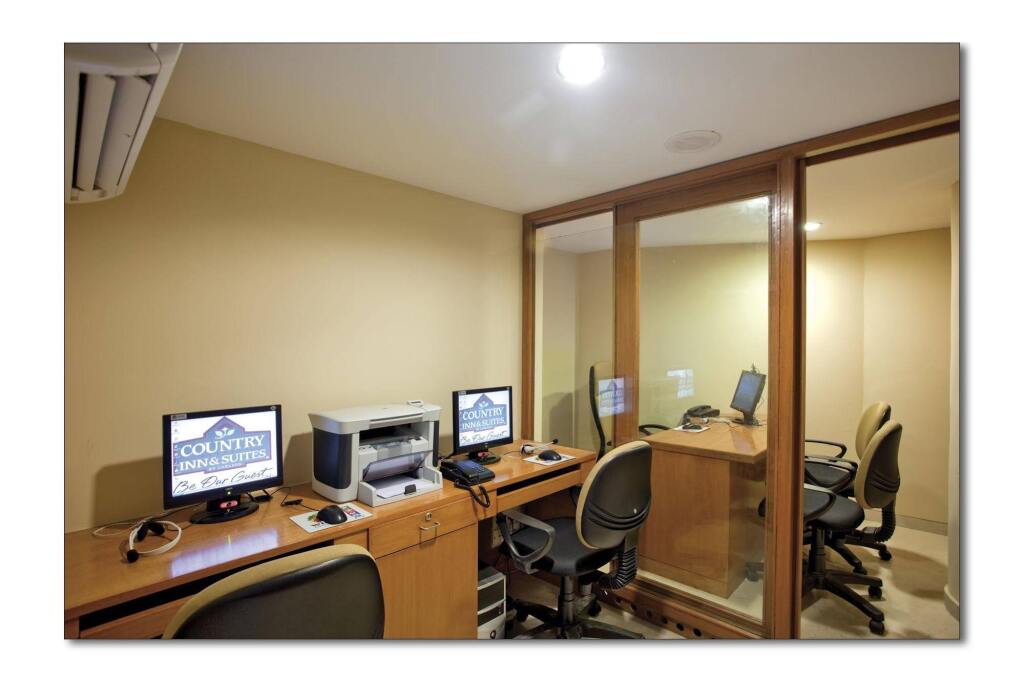 Ахмедабад: BloomSuites Ahmedabad