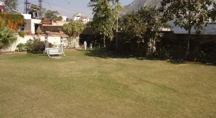 Пушкар: Honeydew's Retreat