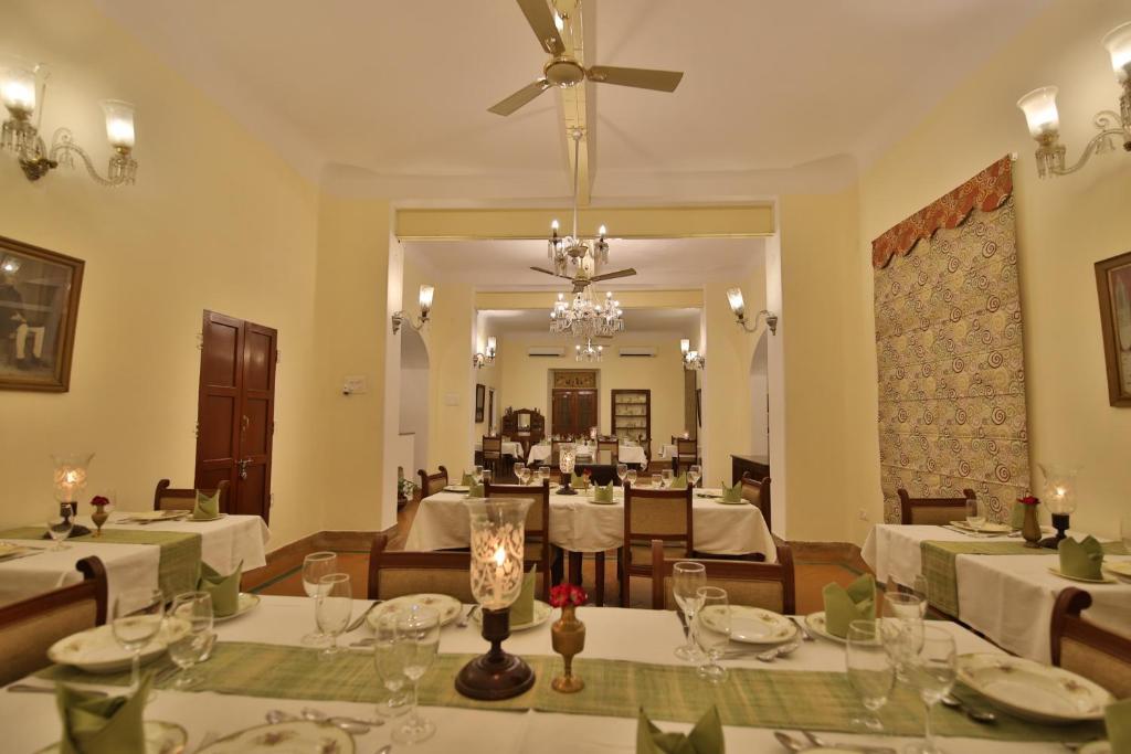 Навалгарх: Roop Niwas Kothi Hotel