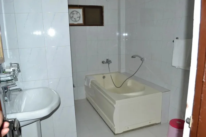 Катра: Hotel Singh Axis