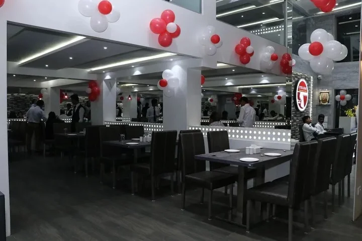 Нашик: Hotel Palms Residency