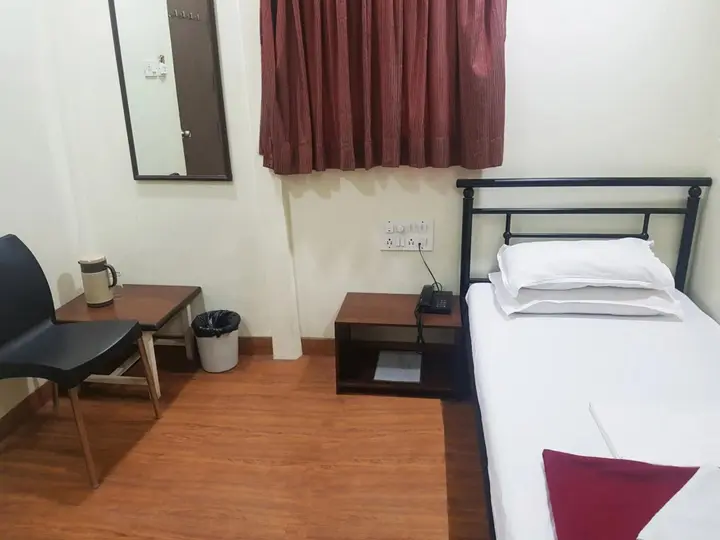 Мумбаи: Hotel Kumkum