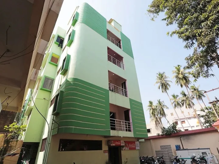 Пури: Oyo 6274 Hotel Janaki Residency