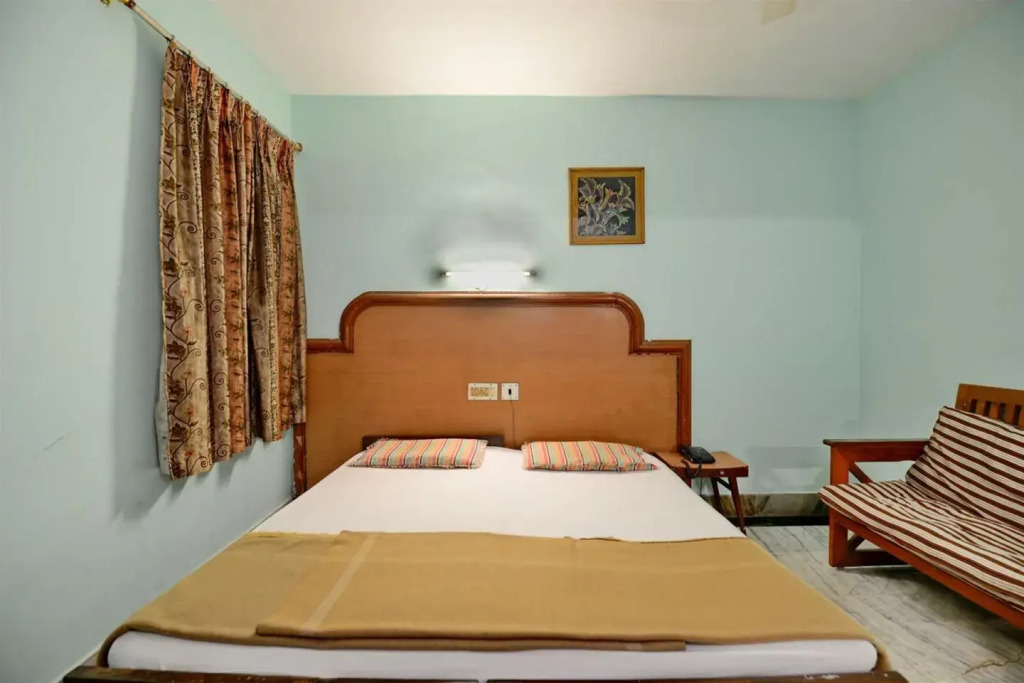 Бхубанешвар: Hotel Janpath