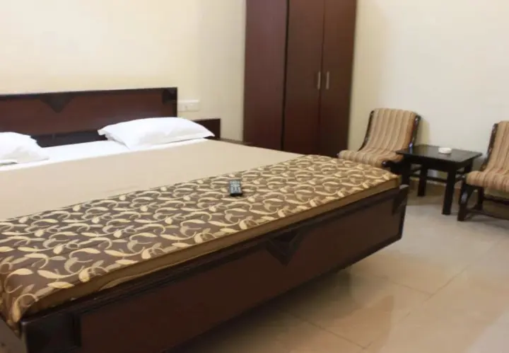 Дехрадун: Hotel Utsav