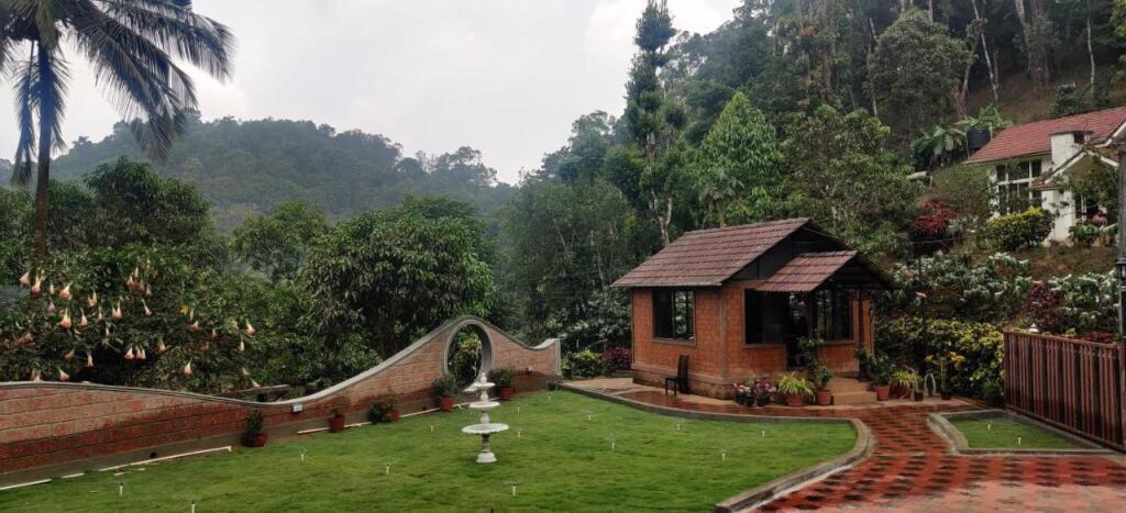 Какабе: Three Hills Coorg