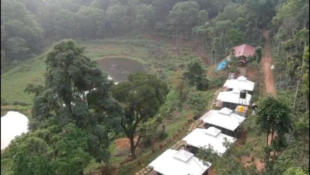 Какабе: Three Hills Coorg