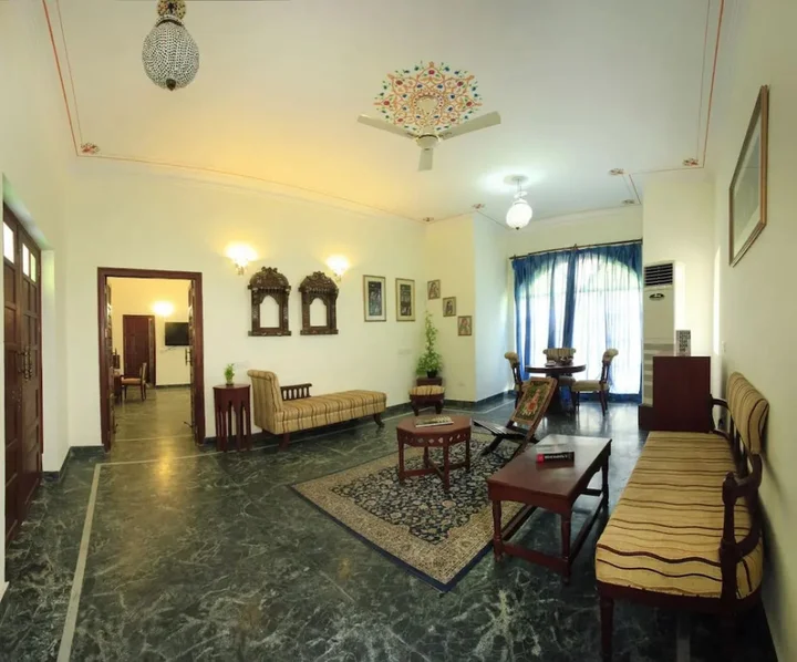 Навалгарх: Sara Vilas Hotel