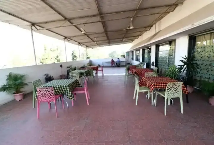 Аурангабад: Hotel Girnar