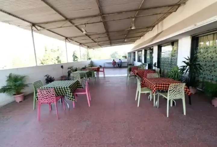 Аурангабад: Hotel Girnar