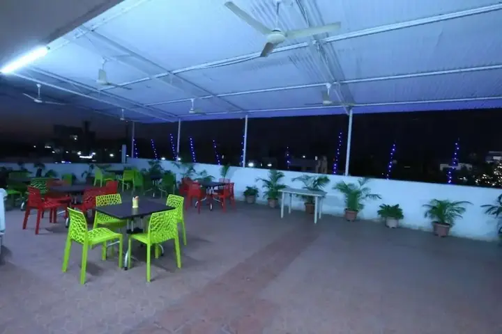 Аурангабад: Hotel Girnar