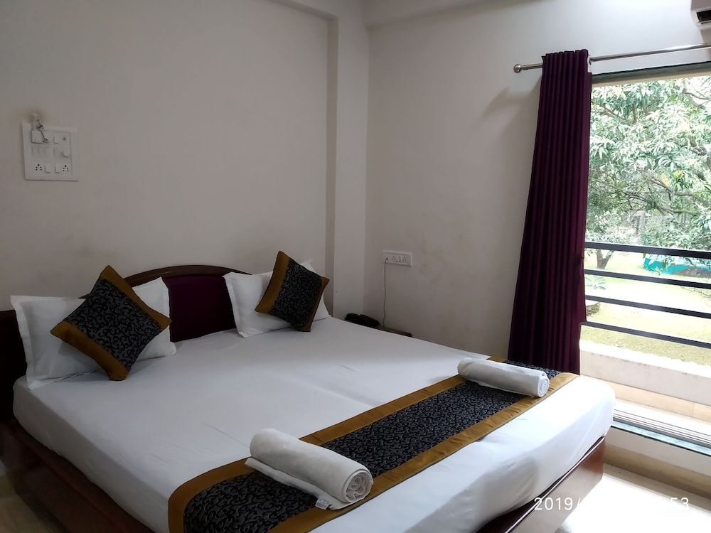 Киим: Hotel Sea View(A Beach Property)