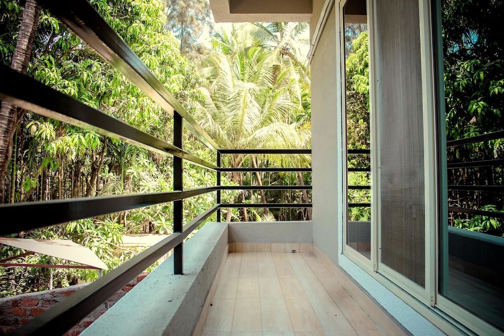 Киим: Hotel Sea View(A Beach Property)