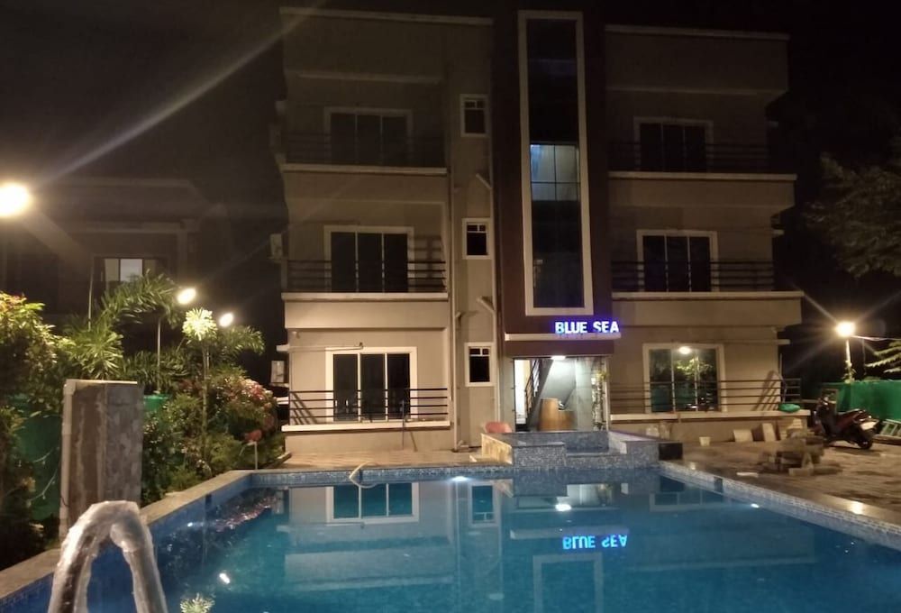 Киим: Hotel Sea View(A Beach Property)