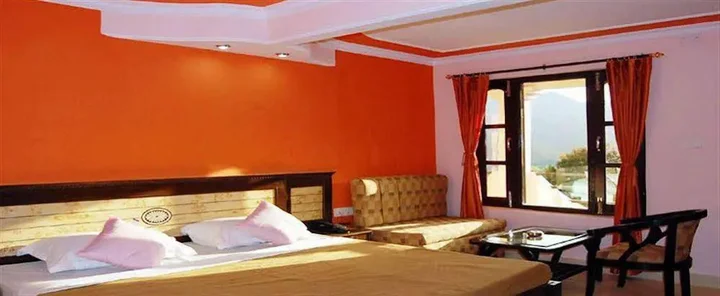 Раникхет: Hotel Pine Havens